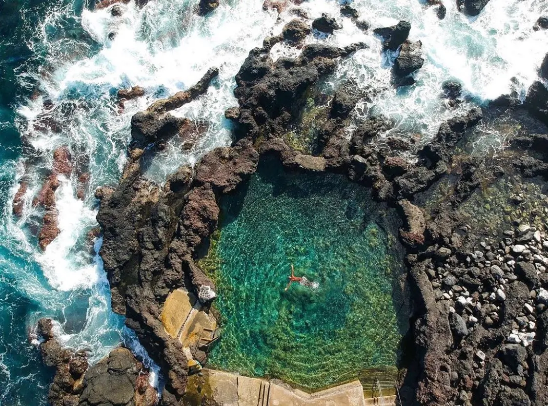 Piscina Natural na Ilha do Pico - Açores - imagem de myazoreshome.com Piscina Natural na Ilha do Pico - Açores - imagem de myazoreshome.com