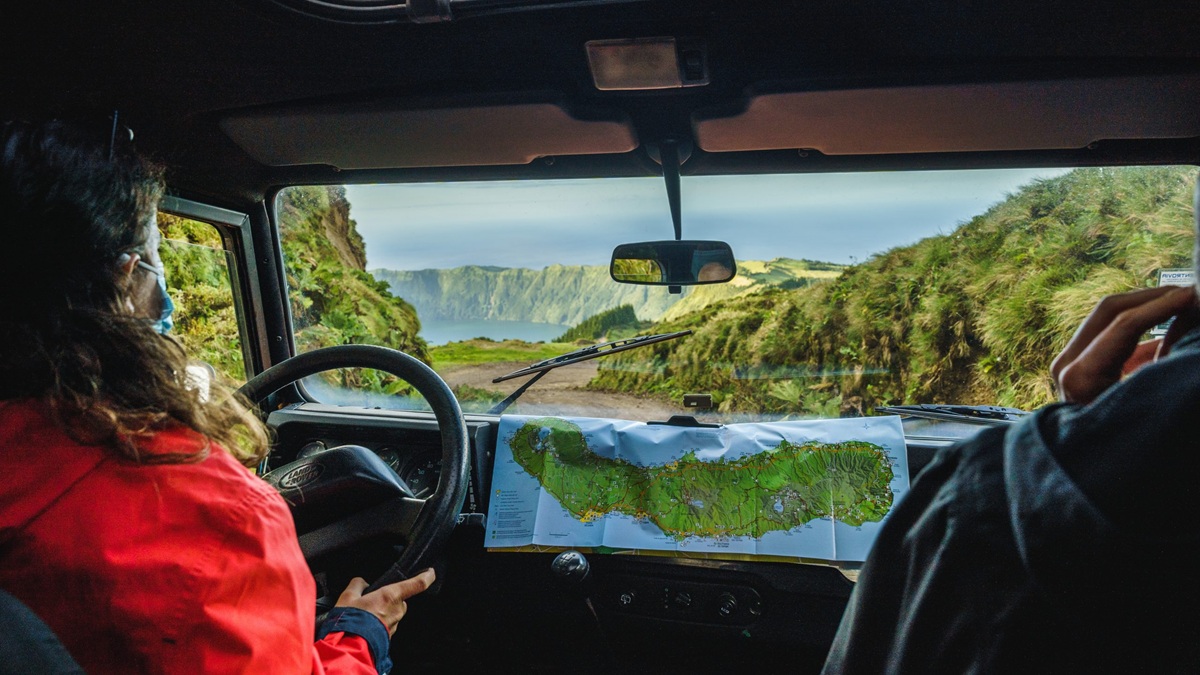 Futurismo — jeep tours, hiking, van tours and biking (São Miguel)