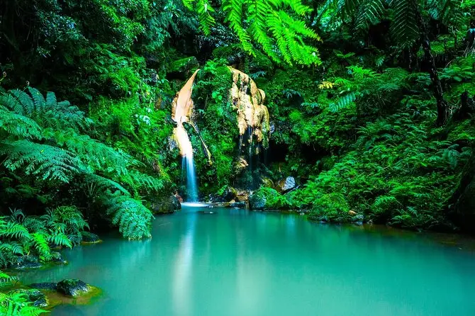 Caldeira Velha em São Miguel