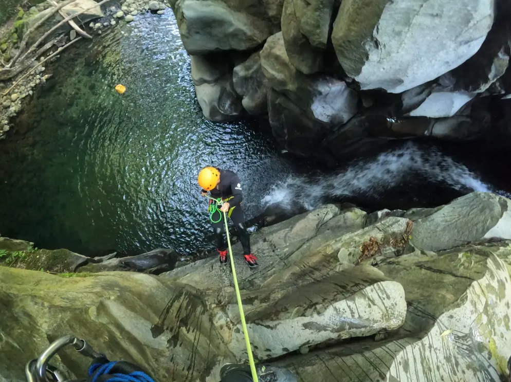 Azorean Active Blueberry — canyoning experience em São Miguel