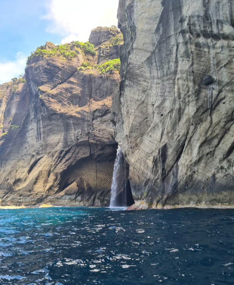 Zagaia Flores — tour às grutas na ilha das Flores