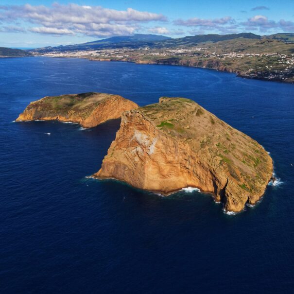 Picos de Aventura — atividades no Ilhéu das Cabras na ilha Terceira