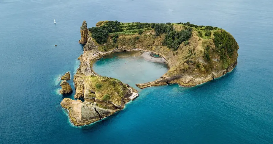 Espírito Azul — passeio de barco ao Ilhéu de Vila Franca em São Miguel