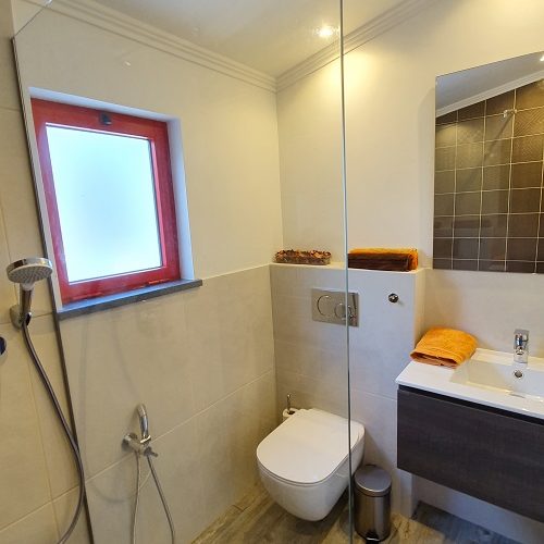 casinha de nesquim bathroom